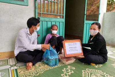 Thăm và tặng quà nhân ngày 27/7/2021